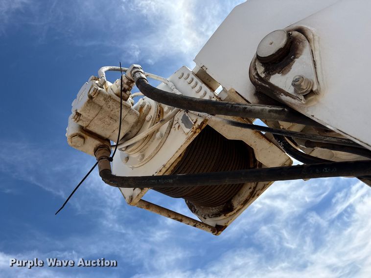 image for item DH1934 2015 Peterbilt 365 crane truck