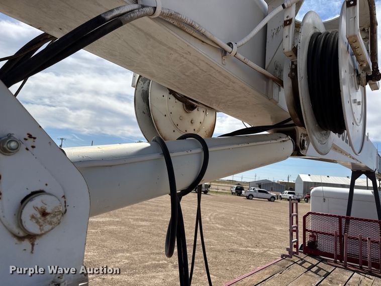 image for item DH1934 2015 Peterbilt 365 crane truck