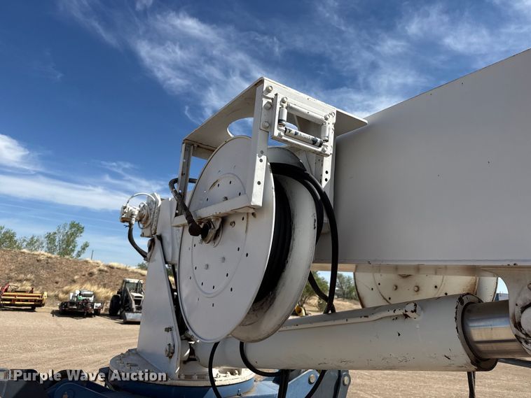 image for item DH1934 2015 Peterbilt 365 crane truck