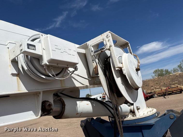 image for item DH1934 2015 Peterbilt 365 crane truck