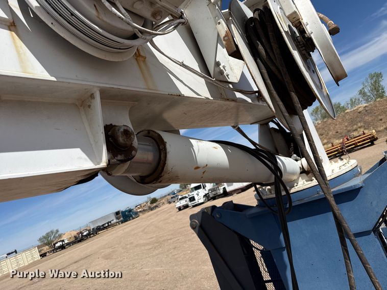 image for item DH1934 2015 Peterbilt 365 crane truck