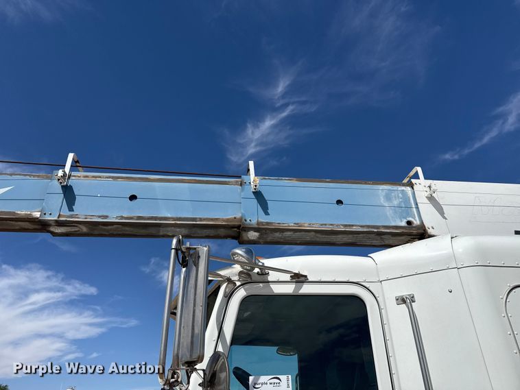 image for item DH1934 2015 Peterbilt 365 crane truck