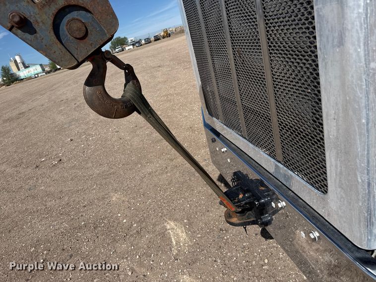 image for item DH1934 2015 Peterbilt 365 crane truck