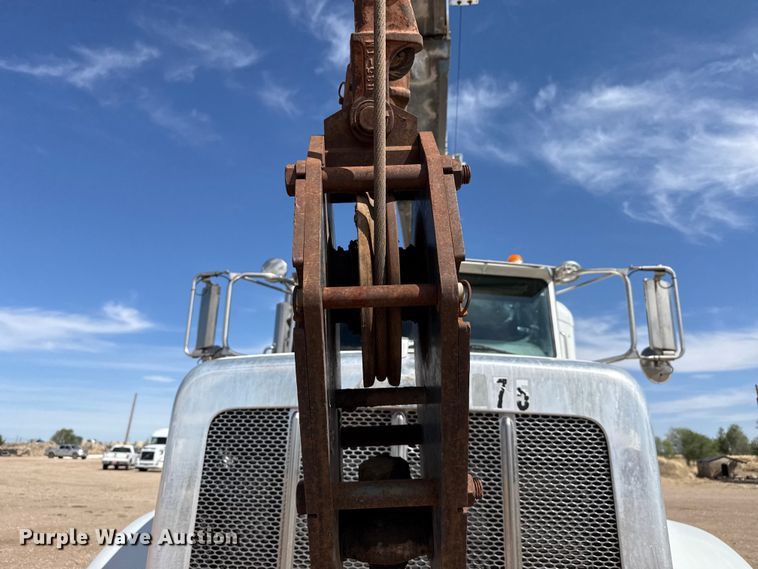 image for item DH1934 2015 Peterbilt 365 crane truck
