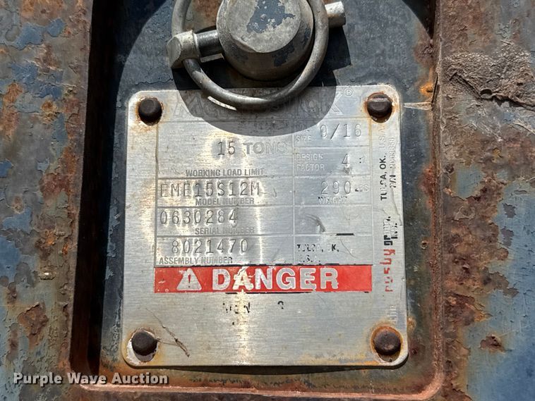 image for item DH1934 2015 Peterbilt 365 crane truck