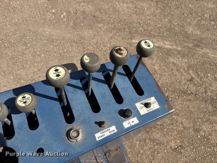 image for item DH1934 2015 Peterbilt 365 crane truck