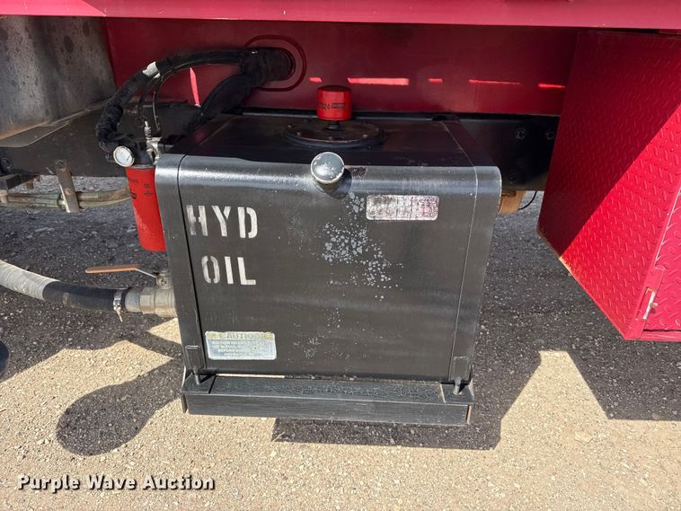 image for item DH1934 2015 Peterbilt 365 crane truck