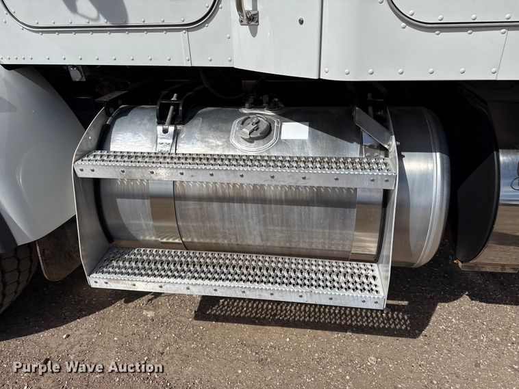 image for item DH1934 2015 Peterbilt 365 crane truck