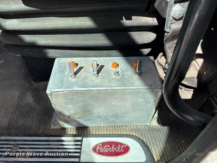 image for item DH1934 2015 Peterbilt 365 crane truck