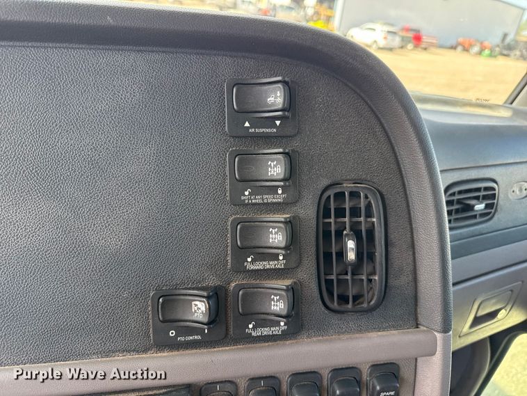 image for item DH1934 2015 Peterbilt 365 crane truck