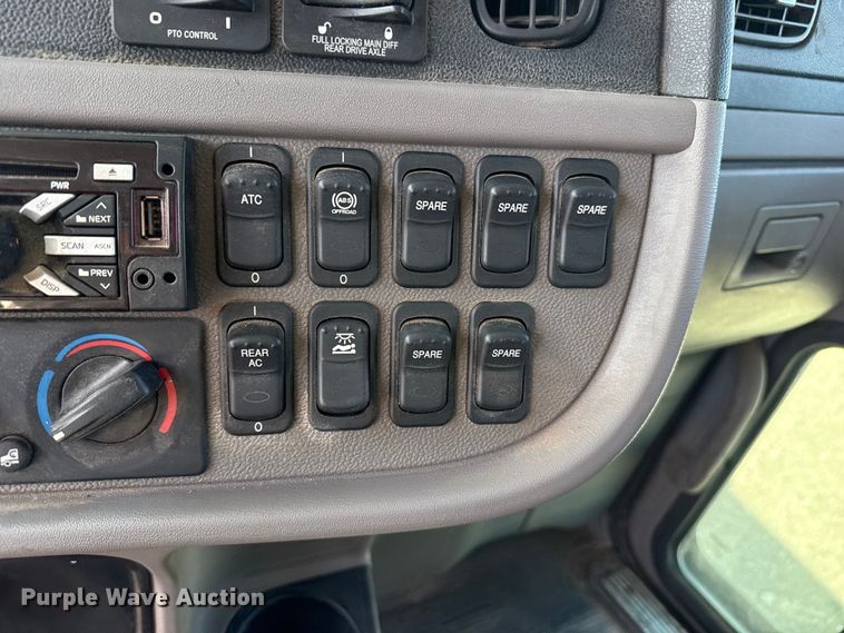 image for item DH1934 2015 Peterbilt 365 crane truck