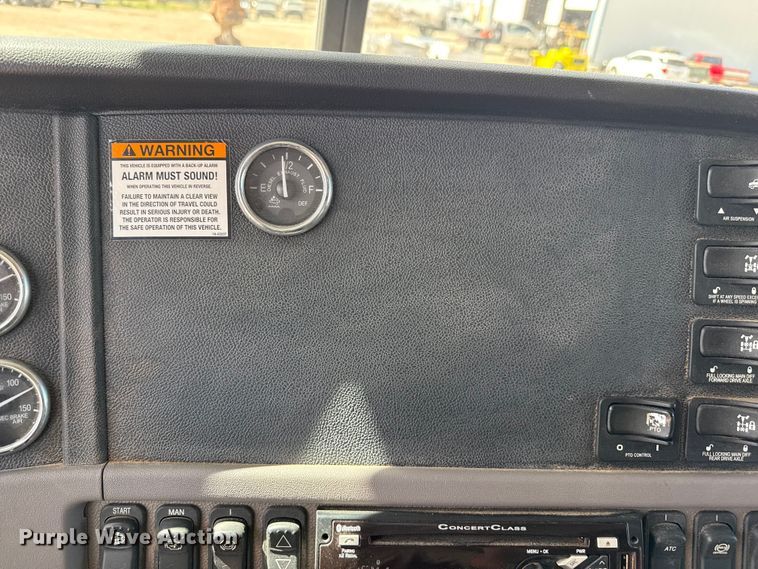 image for item DH1934 2015 Peterbilt 365 crane truck