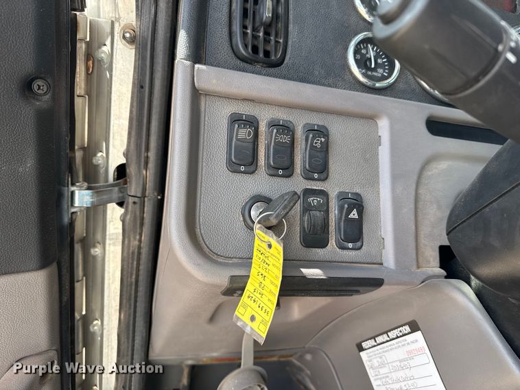 image for item DH1934 2015 Peterbilt 365 crane truck