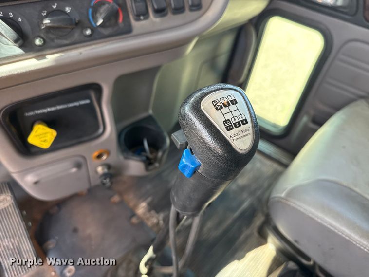 image for item DH1934 2015 Peterbilt 365 crane truck