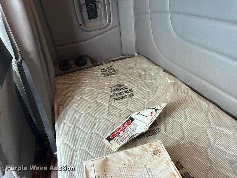 image for item DH1934 2015 Peterbilt 365 crane truck