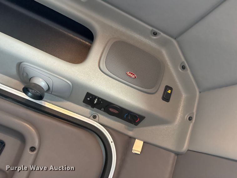 image for item DH1934 2015 Peterbilt 365 crane truck