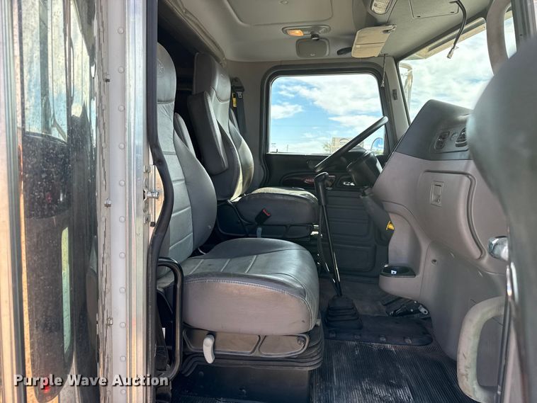 image for item DH1934 2015 Peterbilt 365 crane truck