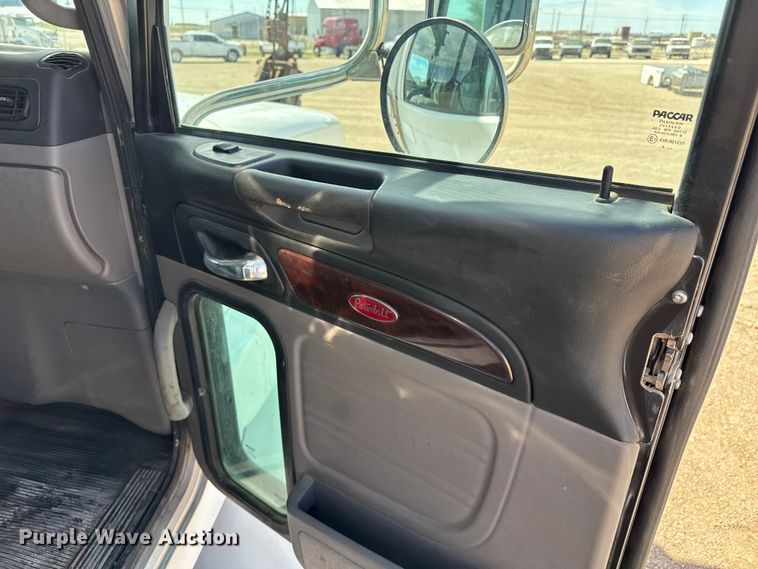 image for item DH1934 2015 Peterbilt 365 crane truck