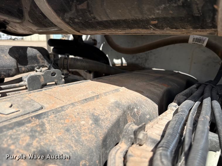 image for item DH1934 2015 Peterbilt 365 crane truck