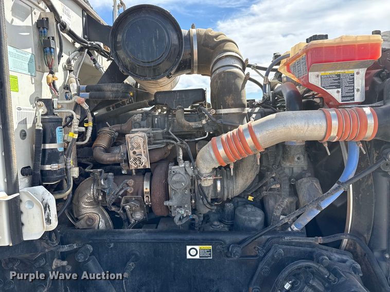 image for item DH1934 2015 Peterbilt 365 crane truck