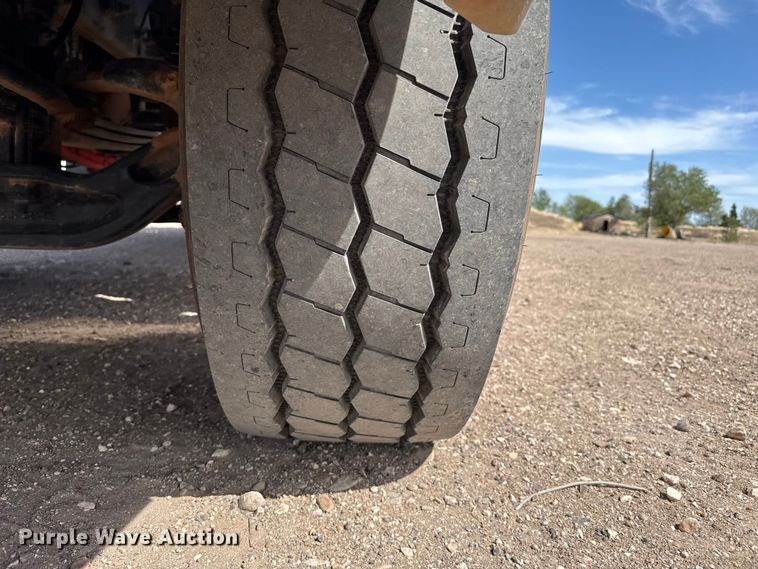 image for item DH1934 2015 Peterbilt 365 crane truck