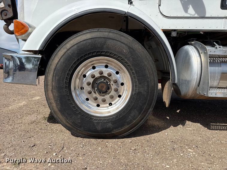 image for item DH1934 2015 Peterbilt 365 crane truck