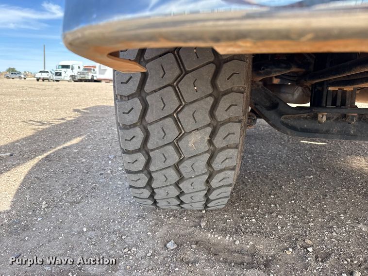 image for item DH1934 2015 Peterbilt 365 crane truck