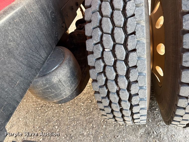 image for item DH1934 2015 Peterbilt 365 crane truck