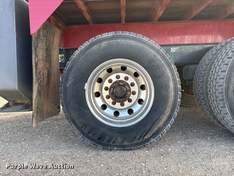 image for item DH1934 2015 Peterbilt 365 crane truck