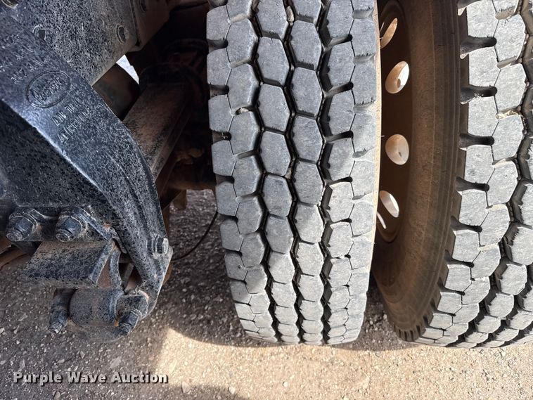 image for item DH1934 2015 Peterbilt 365 crane truck