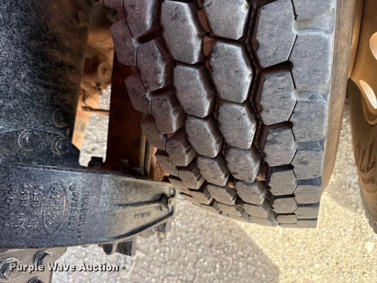 image for item DH1934 2015 Peterbilt 365 crane truck