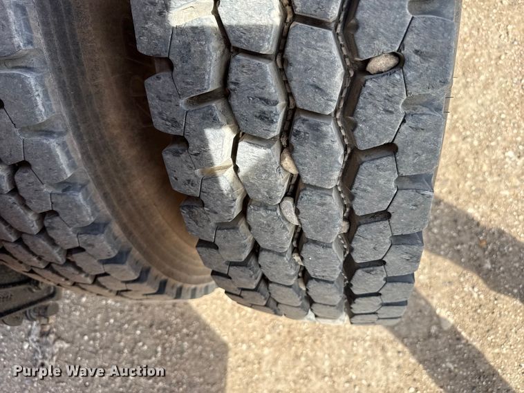 image for item DH1934 2015 Peterbilt 365 crane truck