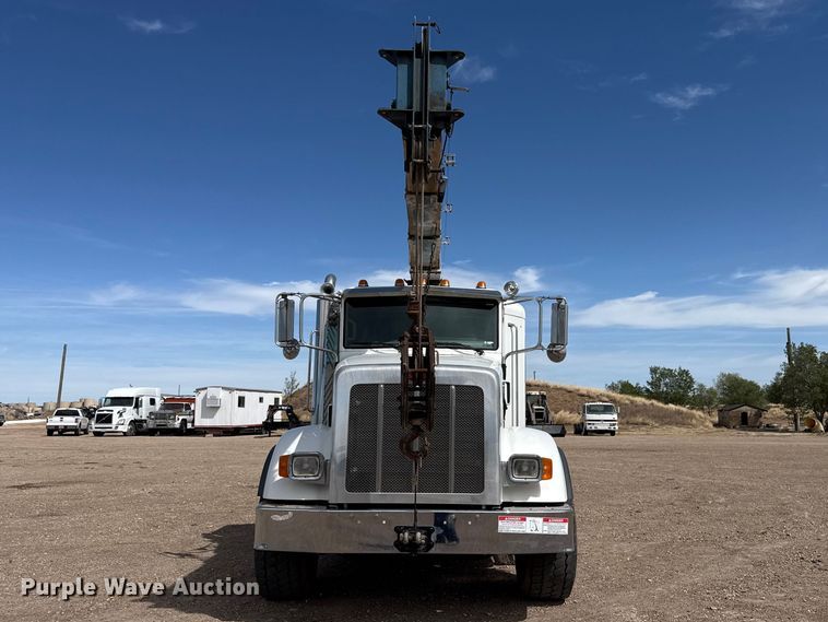 image for item DH1935 2016 Peterbilt 365 crane truck