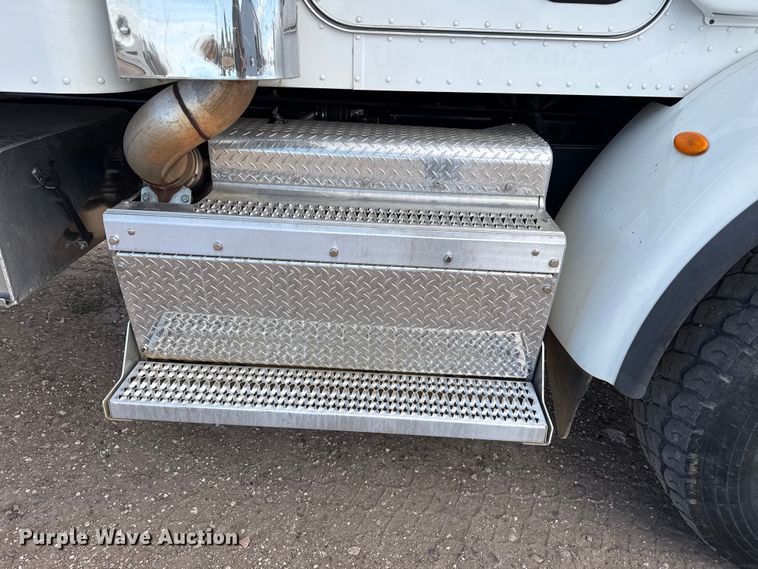 image for item DH1935 2016 Peterbilt 365 crane truck