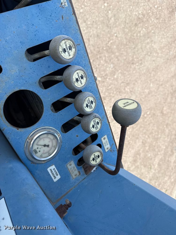 image for item DH1935 2016 Peterbilt 365 crane truck