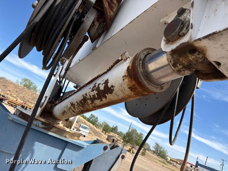 image for item DH1935 2016 Peterbilt 365 crane truck