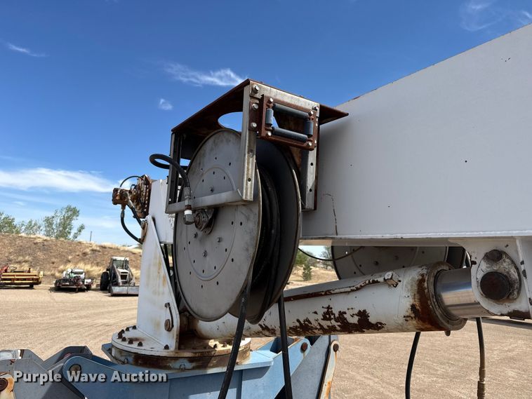 image for item DH1935 2016 Peterbilt 365 crane truck