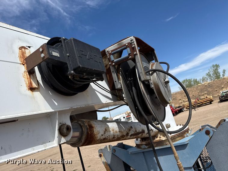 image for item DH1935 2016 Peterbilt 365 crane truck