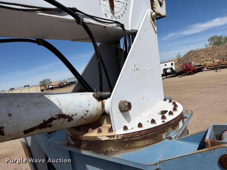 image for item DH1935 2016 Peterbilt 365 crane truck