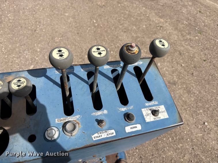 image for item DH1935 2016 Peterbilt 365 crane truck