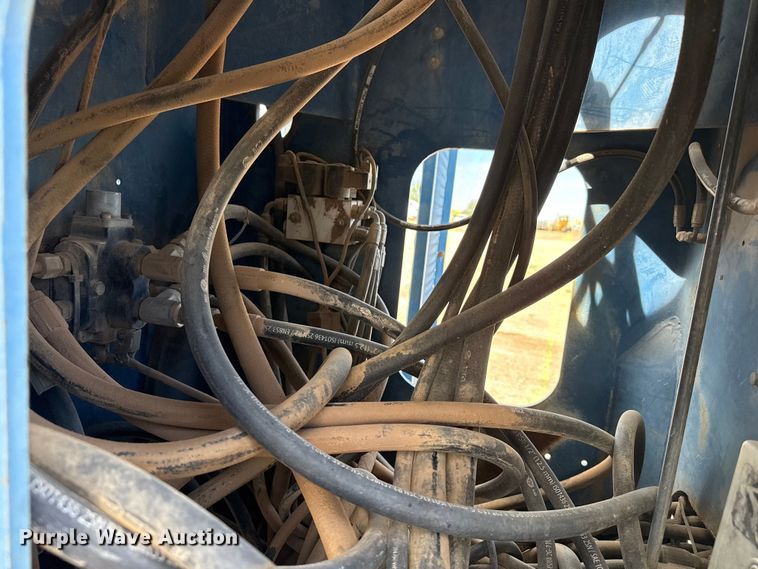 image for item DH1935 2016 Peterbilt 365 crane truck