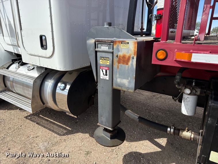 image for item DH1935 2016 Peterbilt 365 crane truck