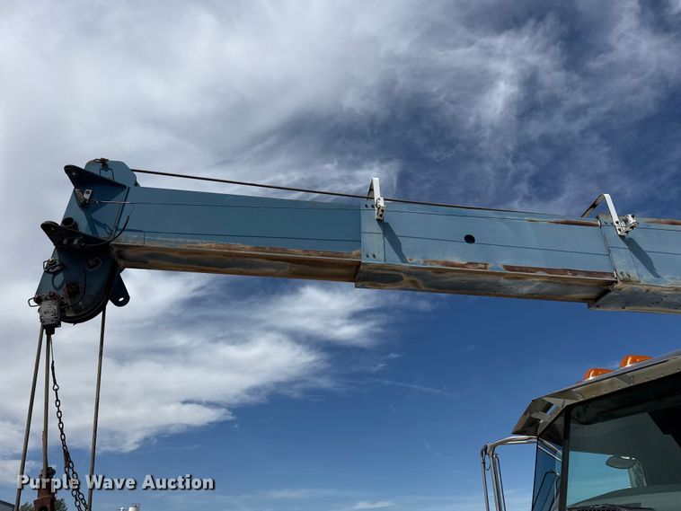 image for item DH1935 2016 Peterbilt 365 crane truck