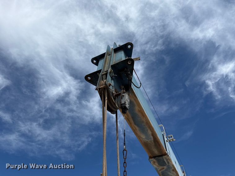 image for item DH1935 2016 Peterbilt 365 crane truck