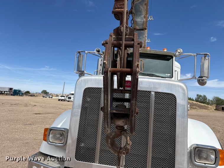 image for item DH1935 2016 Peterbilt 365 crane truck