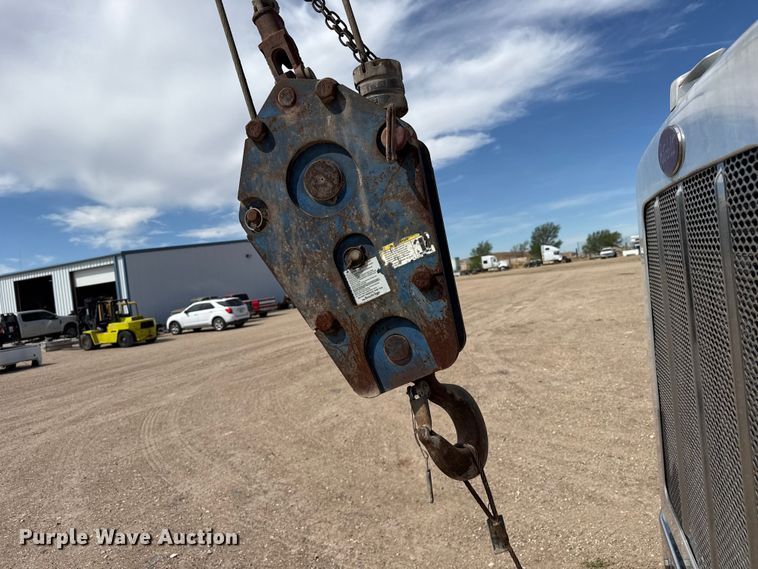 image for item DH1935 2016 Peterbilt 365 crane truck