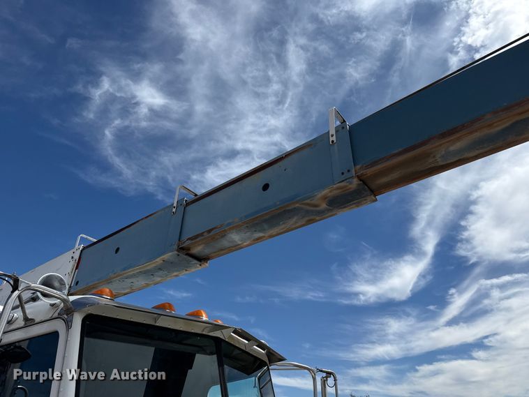 image for item DH1935 2016 Peterbilt 365 crane truck