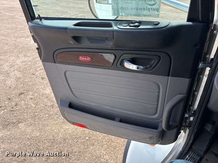 image for item DH1935 2016 Peterbilt 365 crane truck