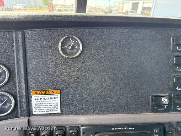 image for item DH1935 2016 Peterbilt 365 crane truck