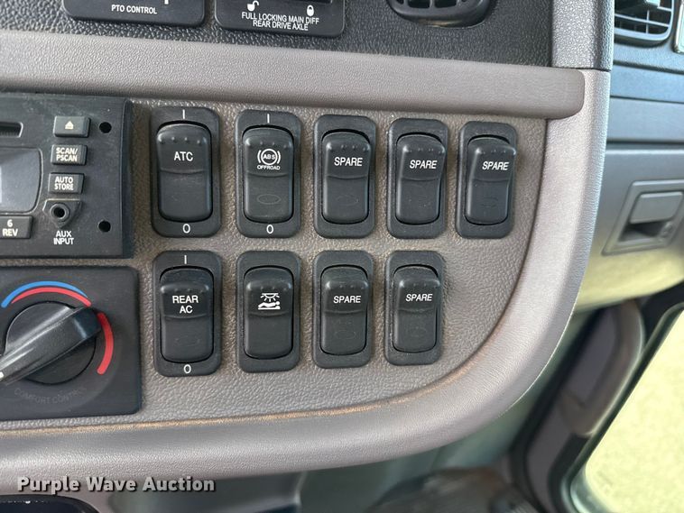 image for item DH1935 2016 Peterbilt 365 crane truck